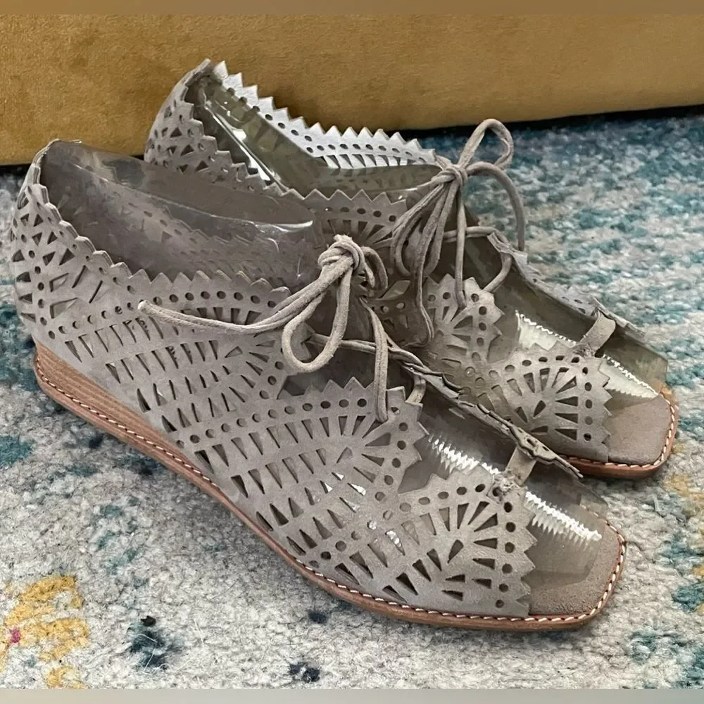 Jeffrey Campbell Espejo Wedge Shoes Laser Cut Lace Up Taupe Size 9 - Picture 2 of 10